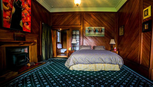 The Grand Bedroom, luxury bed & breakfast accommodation, Takaka